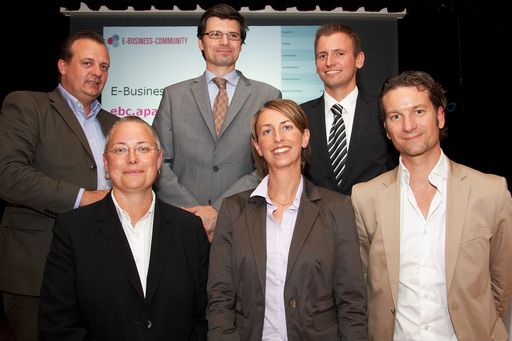 http://pressefotos.at/m.php?g=1&u=43&dir=201006&e=20100624_e&a=event
Bei einer Fachdiskussion der APA-E-Business-Community beleuchteten Expertinnen und Experten die Chancen und Stolpersteine des Einsatzes von IKT im Kundenkontakt.