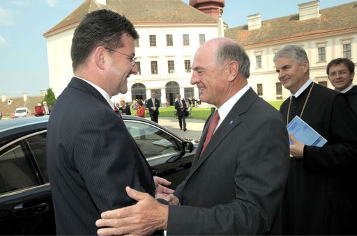 Vorschau Bild von Landeshauptmann Dr. Erwin Pröll begrüßt den sowakischen Außenminister Dr. Miroslav Lajcak zu 15 Jahre Europaforum Wachau.