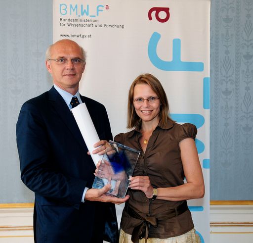  Ministerin Karl mit Professor Uffelen