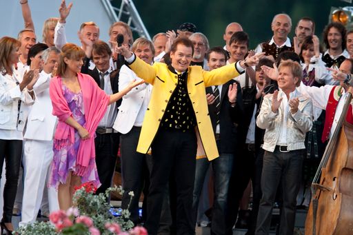 Arnulf Prasch mit den Top Stars der Volksmusik.