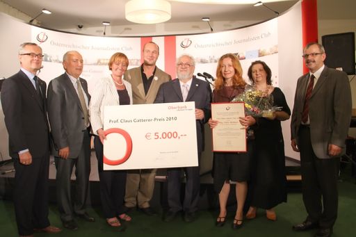  V.l.n.r: Dir Gerhard Steurer (Direktor Casino Kleinwalsertal), Dr.  Wolfgang Burtscher (Landesdirektor des ORF-Landesstudios Vorarlberg), Dr. Martha Stocker (Vizepräsidentin der Regionalregierung Trentino in Südtirol in Vertretung des Landeshauptmannes von Südtirol), Mag. Johannes Kaup (Ehrende Anerkennung 2010), Fred Turnheim (Präsident des ÖJC), Mag. Edith Meinhart (Preisträgerin Prof. Claus Gatterer-Preis 2010), Elisabeth Gardavsky (Vizepräsidentin des ÖJC), Andreas Haid (Bürgermeister von der Gemeinde Mittelberg).
