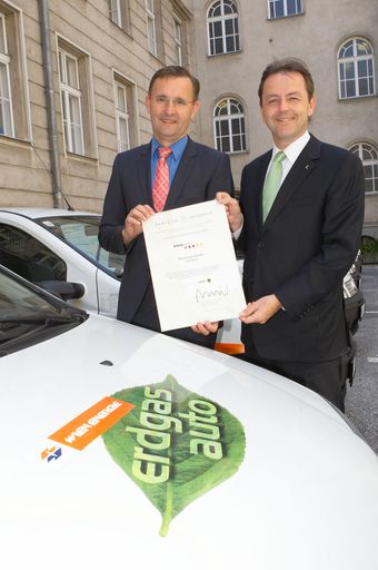 Vorschau Bild von Umweltminister Niki Berlakovich zeichnet Wienstrom GmbH und GESIBA als klima:aktiv mobil Projektpartner aus