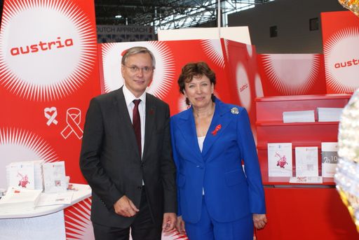 Vorschau Bild von Gesundheitsminister Alois Stöger und die französische Gesundheitsministerin Roselyne Bachelot-Narquin in Gesprächen am Rande der AIDS 2010
