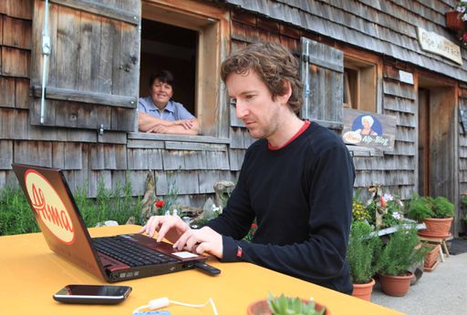 Vorschau Bild von Alpblogger Thomas Franz-Riegler am Bloggen auf der
Alpe Wurzach.