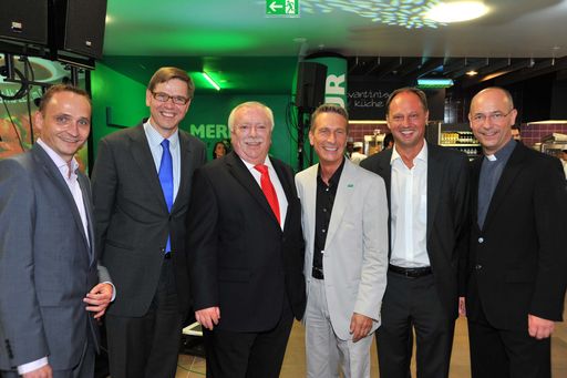 Vorschau Bild von http://pressefotos.at/m.php?g=1&u=38&dir=201007&e=20100721_m&a=event
MERKUR Markt Eröffnung im Gerngross v.l.n.r.: Klaus Pollhammer (Vorstand MERKUR), Werner Wutscher (Vorstand REWE International AG), Michael Häupl (Bürgermeister Wien), Manfred Denner (Vorstand MERKUR), Michael Franek (Vorstand MERKUR), Toni Faber (Dompfarrer)