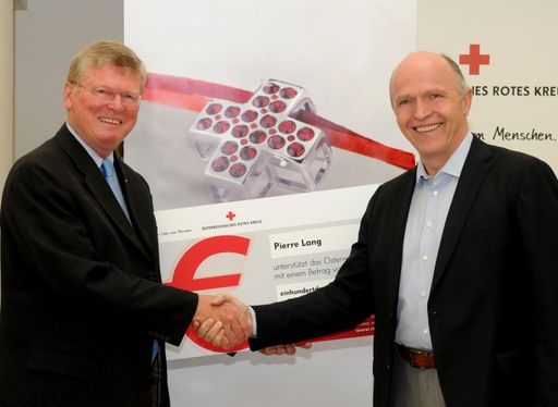 Vorschau Bild von Rudolf Hertz (re.), GF Pierre Lang, und Wolfgang Kopetzky (li.), Generalsekretär ÖRK, bei der Scheckübergabe