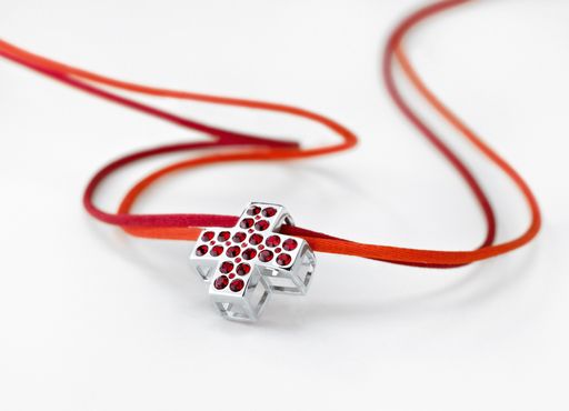 Vorschau Bild von Das noch bis 31. August erhältliche Rotkreuz-Collier