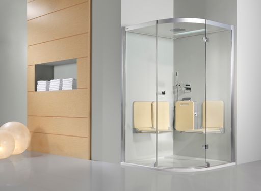 Wenn Technik und Design wie bei der Artweger BODY+SOUL in Perfektion zusammenfinden, ist das Ergebnis ein anwenderfreundliches Produkt, welches für alle Kundenwünsche die geeignete Lösung bietet. Das beginnt bei der freien Wahl der Form - ob rechteckig, quadratisch oder abgerundet, ob auf dem Boden oder auf einer Duschtasse, setzt sich fort bei der Wahl der Größe, Farbe und Ausstattung bis zu den technischen Raffinessen wie Musik, Licht und Kopfbrause.