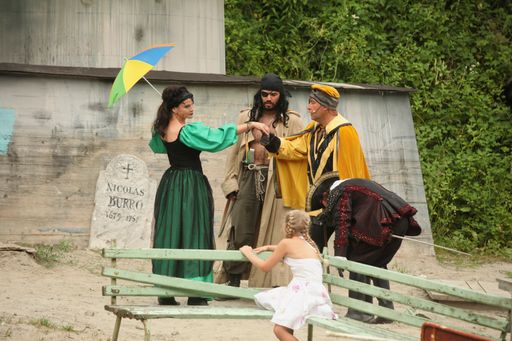  "Halbzeit" heißt es bei den 15. Sommerfestspielen in Neukirchen am Großvenediger! An den kommenden 2 Wochenenden - jeweils Do, Fr, Sa 19 Uhr und So 17 Uhr - gibt's noch Gelegenheit, Karten für die "Echten Helden" zu ergattern.