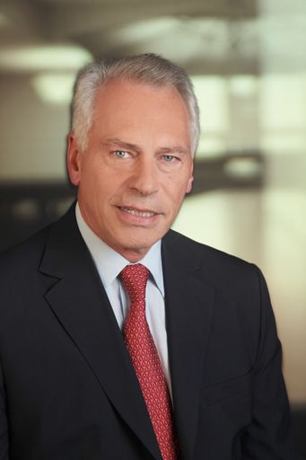 Dr. Reinhard Iro, Vorstandsvorsitzender der Treibacher Industrie AG, trat am vergangenen Freitag seine Funktion als neues Vorstandsmitglied der FH Kärnten an und folgt damit Dr. Karl Jesacher nach.