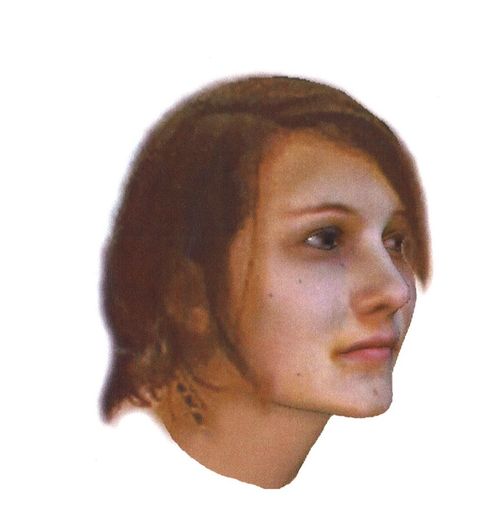  Julia Kührer als 20-jährige Frau
