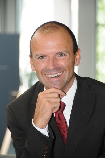  Hubert Siller, Leiter MCI Tourismus Innsbruck zeigt sich überzeugt, dass das touristische Erfolgskonzept "Alpen" von den Regionen gemeinsam weiterentwickelt werden muss. Im Rahmen von "theALPS" wird der Tourismusexperte anhand von Zahlen, Fakten und Erfolgsfaktoren einen Überblick zum Alpentourismus geben.