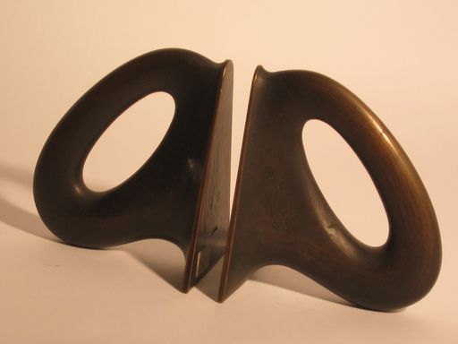 Vorschau Bild von Carl Auböck (1900-57) war einer der bedeutendsten Wiener Designer und ein herausragender Repräsentant des traditionellen Gürtlerhandwerks dieser Stadt.