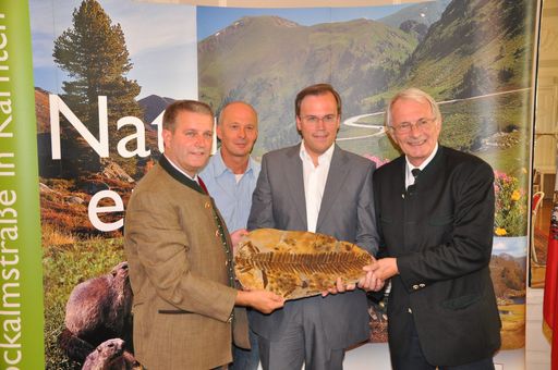 v.l.n.r.: Dir. Ing. Dietmar Rossmann (Nationalpark Nockberge), Dr. Georg Kandutsch (Büro für alpine Dokumentationen), LR Mag. Harald Dobernig, GF Dr. Christian Heu (Land Kärnten - Nockalmstraße)