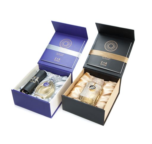 Vorschau Bild von Parfüm, dass Sie findet ! Die 12 Damen Eau de Parfums und 12 Herren Eau de Toilette sind ein perfektes persönliches Geschenk für Ihre Liebsten oder ein ganz spezielles Eigengeschenk. Die Geschenkidee für Geburtstage und Weihnachten.