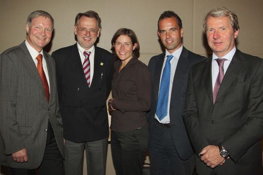 http://pressefotos.at/m.php?g=1&u=83&dir=201008&e=20100830_b&a=event
BAU!MASSIV! Mediengespräch: Nachhaltig und bedarfsgerecht: Herausforderungen für Politik und Bauwirtschaft im Wohnungsneubau