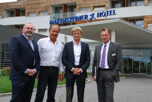 Vorschau Bild von im Bild v.l.n.r.: Götz Lachmann (Sprecher FMTG), Dr.  Michael Reinprecht (CEO Winning Management Seminare GmbH), Dr. Alexander Rössler (CEO FMTG), Günther Zimmel (General Manager Falkensteiner Hotel & Spa Bad Waltersdorf)