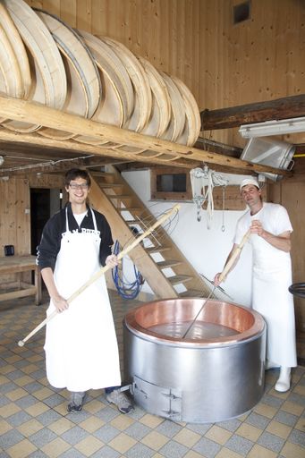  Christian Schwab, alias Sepp Schnorcher mit Wrobel und Senner Günther Nigsch mit der Harfe