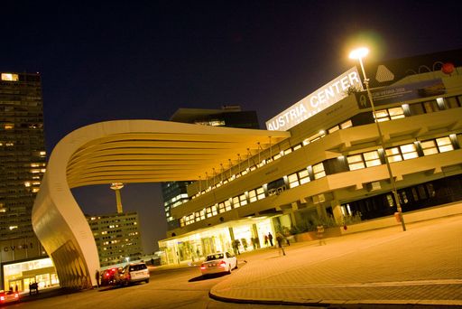 Mit Kongressen, Fachmessen und Konzertevents startet das Austria Center Vienna in einen bunten Herbst 2010. Auch zahlreiche Firmen nutzen das österreichische Kongressflaggschiff für ihre Veranstaltungen.