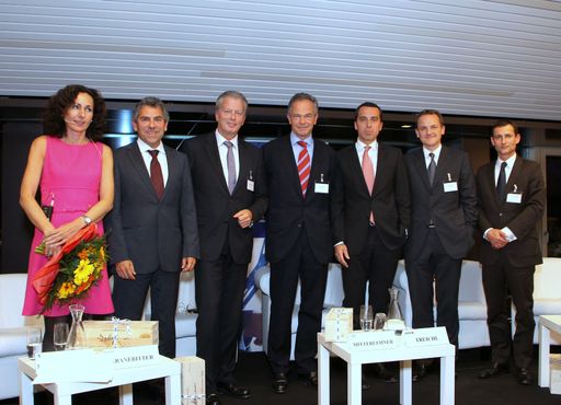 Im Bild (v.l.n.r.): Barbara Polster-Grüll, Gottwald Kranebitter, Reinhold Mitterlehner, Andreas Treichl, Christian Kern, Michael Schlenk, Michael Nikbakhsh