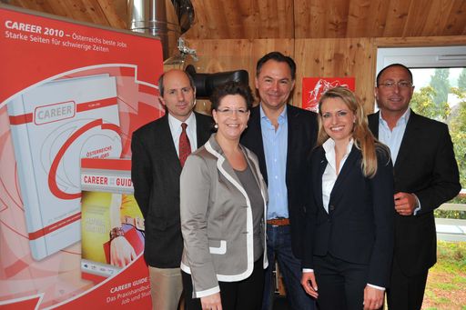  http://pressefotos.at/m.php?g=1&u=38&dir=201009&e=20100908_a&a=event
V.l.n.r.: Dr. Michael Prüller (stv. Presse-Chefredakteur), Christine Marek (Staatssekretärin), Mag. Gerhard Schilling (GF Almdudler), Mag. Aleksandra Izdebska (Inhaberin/GF DiTech), Markus Guber (Herausgeber CAREER GUIDE)