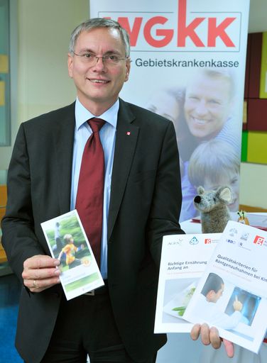 Anlässlich des bevorstehenden internationalen 'Tages des Kindes' besucht Gesundheitsminister Alois Stöger das Gesundheitszentrum Wien Nord der Wiener Gebietskrankenkassa.