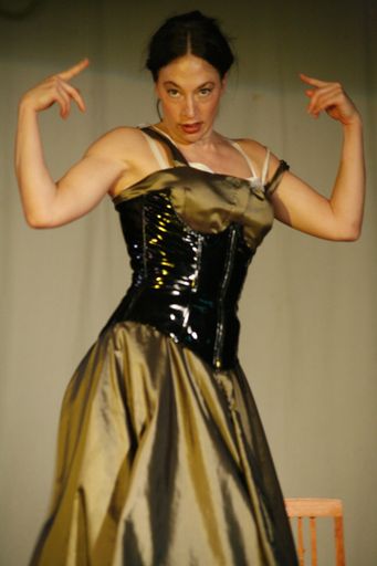 "Theater trifft" - einen Monat lang auf begeisterte Zuschauer. Die freie Theaterszene Innsbrucks liefert im Oktober und November eine beeindruckende Leistungsschau. Im Bild Tamara Stern in "Quartett", einer erfolgreichen Produktion des ersten Festivals 2008..