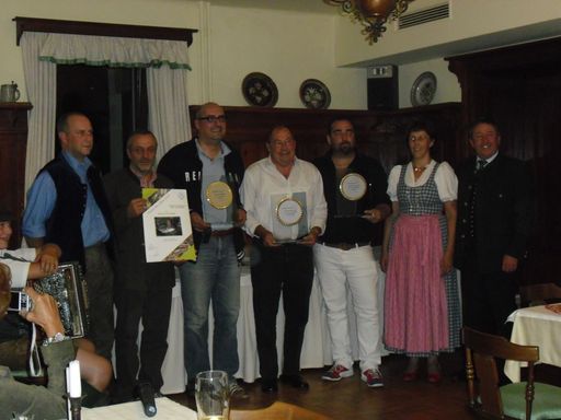  v.l.n.r.: Hermann Striednig (FWÖ), Karl Baldauf (FWÖ), Beat Reist (CH), Rudolf Thurner (AUT), Alex Losa (I), Elisabeth Dornbusch (Puttererseehof), Raimund Hager (Bgm.).