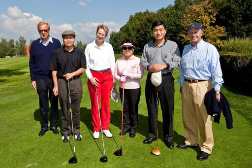 Vorschau Bild von :    v.r.n.l.  Botschafter Prof. Dr. Günther Granser, Missionschef des  Souveränen Malteserordens bei den Vereinten Nationen, Yoon Joe Shim, Botschafter der Republik Korea mit Gattin, Botschafterin Mag. Melitta Schubert, Protokollchefin des BMEIA, Muhammad Ikram bin Yakoob, malaysischer Botschafter und Vorsitzender des Gouverneursrates der Internationalen Atomenergiebehörde, Konsul Dr. Gerhard Wildmoser, Präsident des Golfclubs Linz - St. Florian