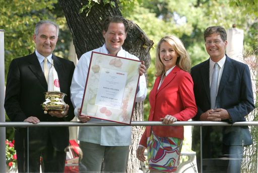 Personen v. l. n. r.: Johann Marihart, Vorstandsvorsitzender AGRANA Beteiligungs-AG, Andreas Döllerer, Koch des Jahres 2010, Martina Hohenlohe, Chefredakteurin GAULT MILLAU, Karl Hohenlohe, Herausgeber GAULT MILLAU.