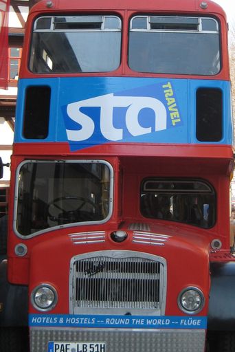 Mit dem Doppeldeckerbus in die STA Travel-Shops touren und attraktive Preise gewinnen.
