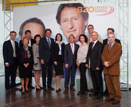 Der BZÖ-Spitzenkandidat für die Wiener Landtagswahlen und ehemalige ORF-Journalist Walter Sonnleitner präsentierte heute im Rahmen einer Pressekonferenz das BZÖ-Team für die Wiener Landtags- und Gemeinderatswahlen am 10. Oktober. "Wir haben ein ausgesprochen ausgewogenes Team mit fünf Frauen unter den zehn Kandidaten. Mein BZÖ-Team ist eine attraktive Mischung aus Unternehmern, Finanzexperten und Frauen die Familie und Beruf erfolgreich vereinbaren. Eine Mischung aus Jugend und Erfahrung, dein klares Angebot für den Mittelstand. Orange wirkt auch in Wien. Setzen wir gemeinsam ein Zeichen für unsere Zukunft in Wien", erklärte Sonnleitner.