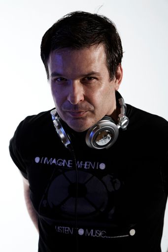 Vorschau Bild von Am 18.09. treten die beiden DJs Martin Sion und Eric Tyrell (im Bild) in den Räumlichkeiten von Georg Bauer von "The Box" zur Release-Party der neuen Nummer auf.