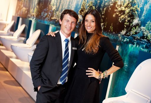 http://pressefotos.at/m.php?g=1&u=84&dir=201009&e=20100916_g&a=event
Im Bild vlnr: Christian Steinberg, Geschäftsführer Geberit Österreich; Melanie Winiger, Schweizer Schauspielerin, Model und Moderatorin und internationales Testimonial der Geberit Kampagne