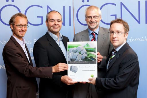  http://pressefotos.at/m.php?g=1&u=84&dir=201009&e=20100920_o&a=event
Im Bild v.l.n.r.: Clemens Rainer, Leiter Nachhaltiges Bauen denkstatt; Armin W. Rainer, Geschäftsführer TECHNOpor; Hans Peters, Geschäftsführer IBU; Philipp Kaufmann, ÖGNI Gründungspräsident