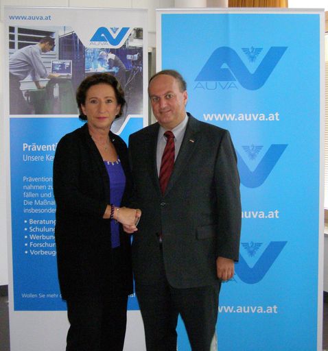 KommR Renate Römer, Obmann der AUVA mit KommR Dr. Rudolf Trauner, Präsident der WKOÖ.