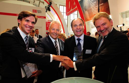  V. li.: Robert Kollouch, Leiter Eisenbahntechnik Buntmetall Amstetten GmbH; Dr. Rüdiger Grube, Vorstandsvorsitzender der DB AG; Alfred Hintringer, Geschäftsführer Buntmetall Amstetten GmbH; DB-Technikvorstand Volker Kefer