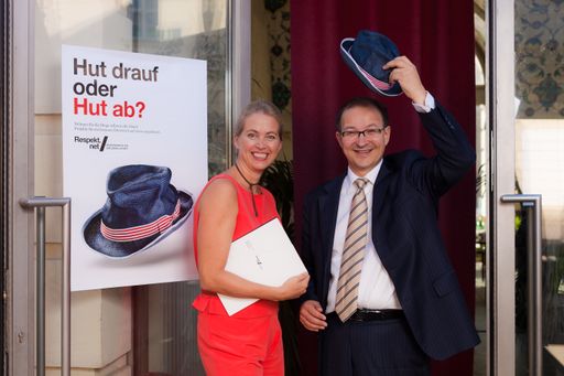 Gründungsinvestorin und Vorstandsmitglied von Respekt.net Maria Baumgartner und Martin Winkler, Gründungsinvestor und Präsident von Respekt.net.