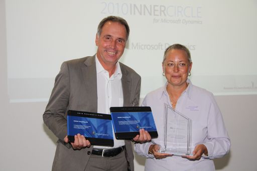 Peter Jirka (NAVAX) und Dorette Dülsner (Microsoft Österreich) bei der Übergabe der Auszeichnung in Wien