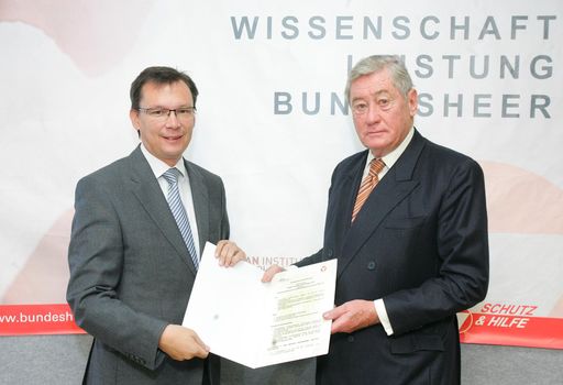 http://pressefotos.at/m.php?g=1&u=68&dir=201009&e=20100927_a&a=event
Wien - Das Österreichische Bundesheer arbeitet eng mit der Wissenschaft zusammen.