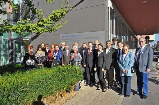 http://pressefotos.at/m.php?g=1&u=38&dir=201009&e=20100927_j&a=event
Jahres-Empfang für GroßspenderInnen im Haus der Barmherzigkeit - im Bild die GroßspenderInnen vor der Danktafel