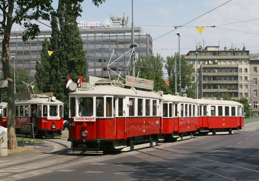  Rent a Bim Sonderzüge am Franz Josefs Kai - in der ORF Langen Nacht der Museen als Rundlinien auf der Wiener Ringstraße
