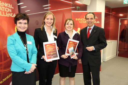 V.l.n.r.: Dr. Zuzana Halkova, das österreichische Gewinnerteam von 2010, Agnieszka Gardocka und Adna Kapic, Mag. Günter Thumser, Präsident der Henkel CEE