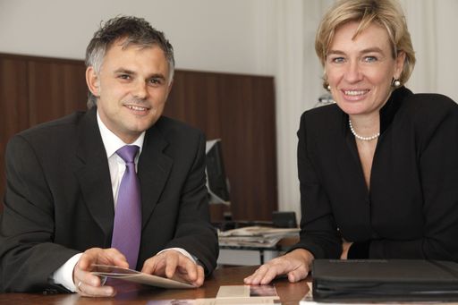  Mag. Ulrike Ischler (rechts), gemeinsam mit Andreas Perklitsch GeschäftsführerIn von Mediatum in Österreich und Initiatorin der Studie.