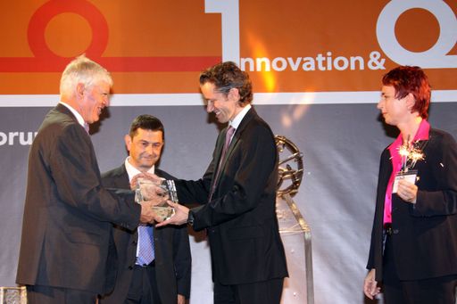 Als einziges Hotel Europas für den diesjährigen European Excellence Award nominiert, nahm Franz-Josef Pirktl, Inhaber des Alpenresorts Schwarz in Tirol, die Finalisten-Trophäe entgegen.