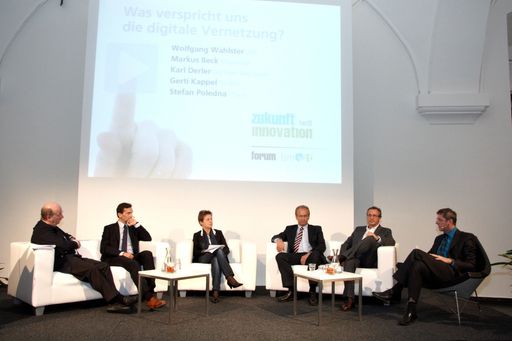 http://pressefotos.at/m.php?g=1&u=43&dir=201010&e=20101007_z&a=event
V.l.n.r. Wolfgang Wahlster (Direktor des Deutschen Forschungszentrums für Künstliche Intelligenz, Saarbrücken), Stefan Poledna (Vorstandsvorsitzender TTTech, Wien), Gerti Kappel (Leiterin Business Informatics Group, Technische Universität Wien), Karl Derler (Geschäftsführer Linz Strom Netz GmbH), Markus Beck (Abteilungsleiter Doppelmayr, Wolfurt) und Franz Zeller (Ö1, Moderator)
