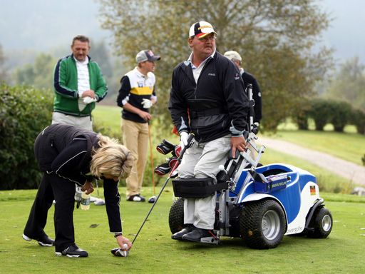 Abschlagen im Golfclub von Zell am See-Kaprun: Insgesamt 144 körperlich behinderte Sportler nahmen an der ersten Paragolf-Europameisterschaft auf österreichischem Boden teil.