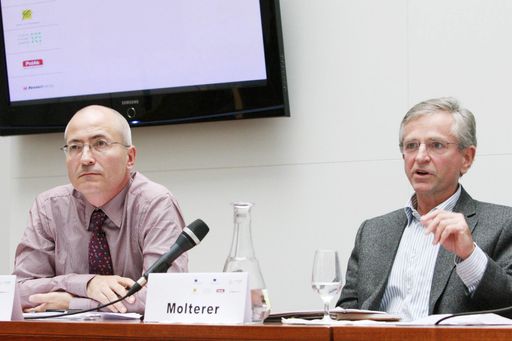 http://pressefotos.at/m.php?g=1&u=68&dir=201010&e=20101014_f&a=event
Nationale und internationale ExpertInnen sowie PolitikerInnen diskutieren im Rahmen des Expertenhearings "Die Zukunft des österreichischen Bundesstaates in Europa" am 14. Oktober 2010 im Haus der Europäischen Union die aktuelle Entwicklung der europäischen Regionen und mögliche Modelle zu deren künftigen Ausgestaltung.