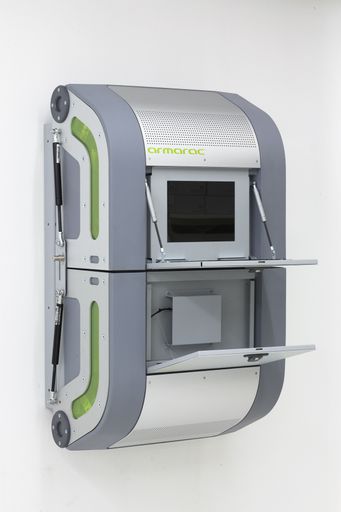 Vorschau Bild von armarac(tm) Serverschrank geschlossen mit geöffnetem Fach für Bildschirm und Tastatur.