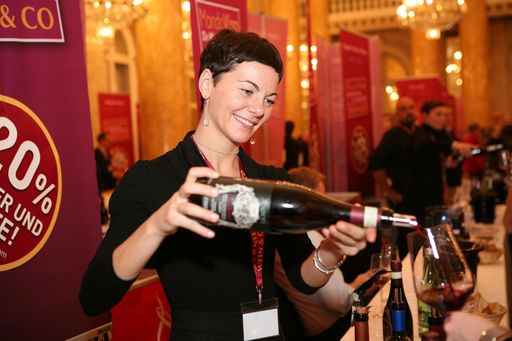 Internationale Topwinzer laden zum Verkosten ihrer besten Weine.